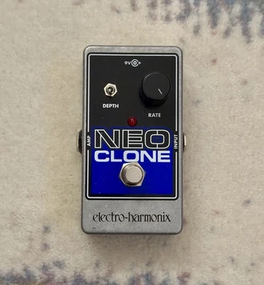 Педаль для гитары Electro-Harmonix EHX Neo Clone аналоговая хор бывшая в употреблении - Изображение 1 из 4