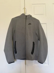 Boy’s Nike Tech Size XL - Picture 1 of 2