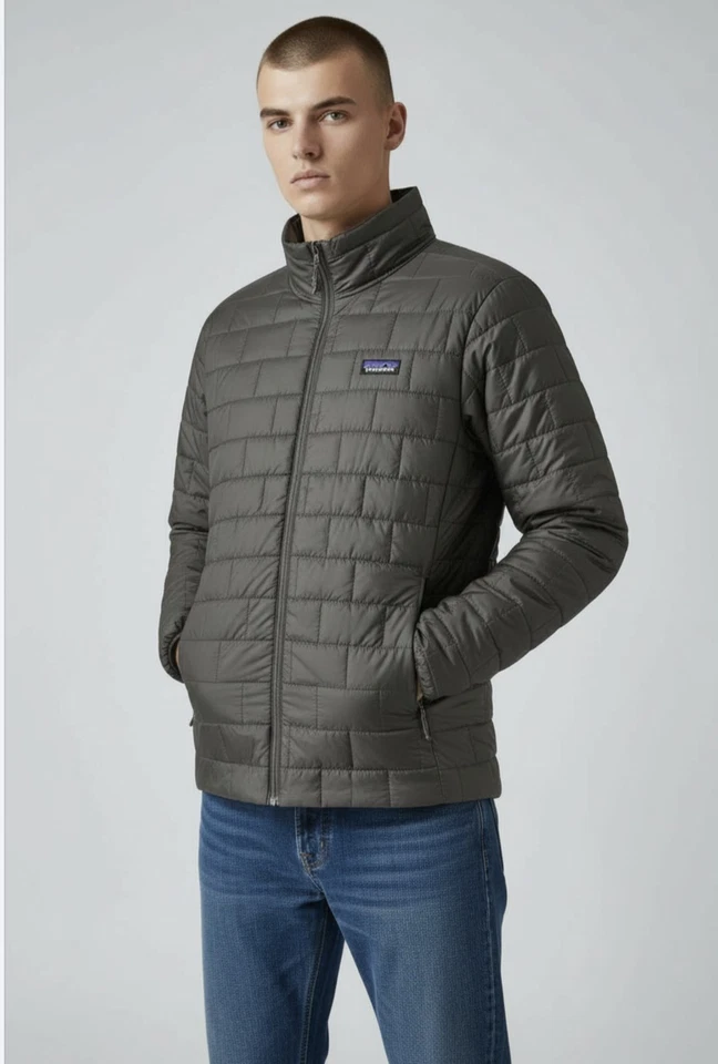 NUEVO CON ETIQUETAS $239 PATAGONIA Chaqueta Nano Puff Para Hombre Pequeña FA22 Gris Forja Primaloft  Foto 1 de 4