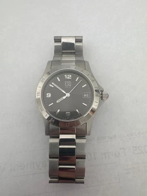 ESQ Swiss E5099 男女皆宜的 不锈钢 深灰色 脸部 男女皆宜 35 毫米 手表 — 第 1/4 张图片