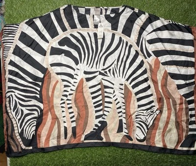 NUEVO CON ETIQUETAS Chicos Seda Poncho Blusa Talla S/M Negro Blanco Cebra Cabrichos Foto 1 de 4