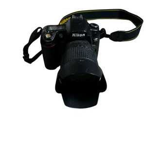 Nikon D80 10.2MP Digital SLR Camera Kit With Nikon HB-352 Lens - Picture 1 of 9
