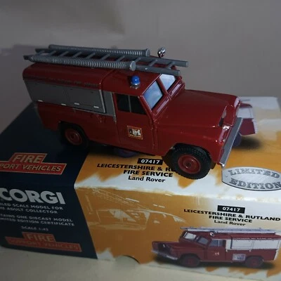 Corgi 07417 Leicestershire Fire Brigade Land Rover Ltd Ed. No.1237 of 5000 (zz)  - Image 1 of 4
