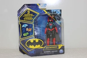 BATWOMAN 4 INCH WITH 3 SURPRISE ACCESSORIES -NIB- 2020 SPINMASTER - Picture 1 of 3