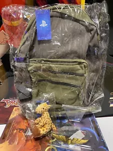 The Last of Us Part 1 Ellie’s Zaino Replica Bundle Giraffa Portachiavi Spilla Ala - Foto 1 di 6
