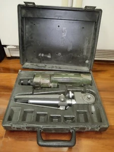 BUSHNELL TROPHY CAMOUFLAGE SPOTTING SCOPE TRIPOD WITH CARRY CASE Vintage - Picture 1 of 14
