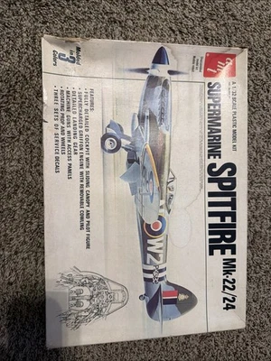 AMT Submarine Spitfire MK.22/24 Model Kit 1/32 - Image 1 of 4