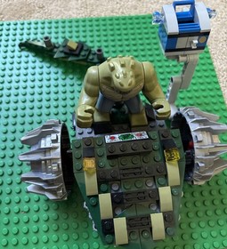 LEGO 76055 - Batman: Killer Croc's & The Battle Chomper With Killer Croc!