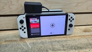Nintendo Switch OLED - Handheld-Konsole - 64GB - Weiß mit Dock & Ladegerät - Bild 1 von 14