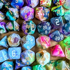 Gothic Schrift DND Würfel Sets D&D TTRPG Pathfinder Würfel Sammlung Konvolut Geek Geschenk - Bild 1 von 26