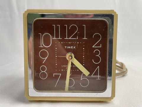 Vintage TIMEX Alarm Clock Lighted Dial Retro Wood Grain Working Great Condition Cover