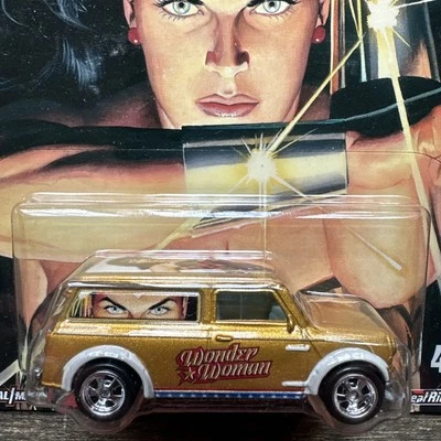 Mini van Austin 2017 Hot Wheels DC Wonder Women ’67 Foto 1 de 4