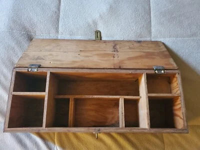 Antigua caja de aparejos de madera vintage de 16" de largo x 6" de ancho x 4 1/2" de alto Foto 1 de 4