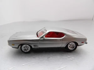 Ford Mustang Mach 1 1973 revista Johnny Lightning Car Craft 1:64 - Imagen 1 de 5