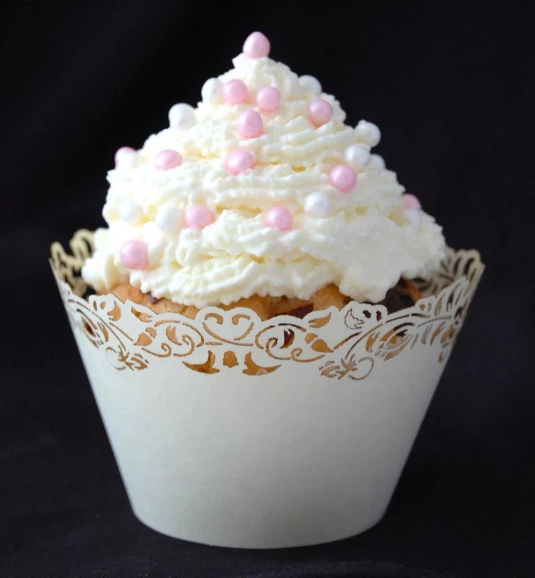 12 Cupcake Wrapper, Muffin Hüllen - in weiß o. ivory, Hochzeit, Party, Kuchen - Bild 1 von 1