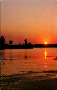 Abend Sonnenuntergang ruhiger Wassersee in Wisconsin Postkarte - Bild 1 von 2