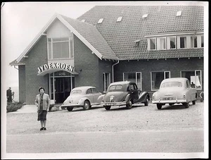 photo vintage . Danemark . hôtel vers le pont franchissant le détroit d'Odense - Imagen 1 de 1