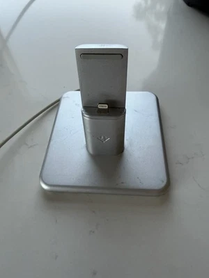 Base de carga ajustable Twelve South HiRise para iPhone/iPad - Imagen 1 de 2