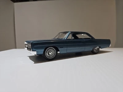 Original Johan 1968 Plymouth Fury 111 construido en fábrica concesionario promoción en escala 1/25 Foto 1 de 4