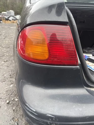 Левый задний фонарь в сборе заводской для Toyota Corolla 1999-2001 годов выпуска от оригинального производителя - Изображение 1 из 2