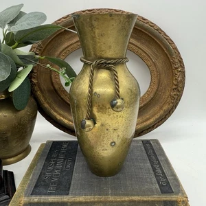 Jarrón vintage de latón macizo con detalle de cuerda - Imagen 1 de 7