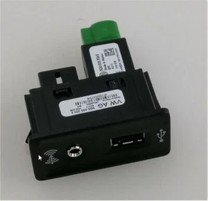 Original VW  Anschluss USB u. AUX-IN Schnitstelle Adapter 5G0035222E - Bild 1 von 1
