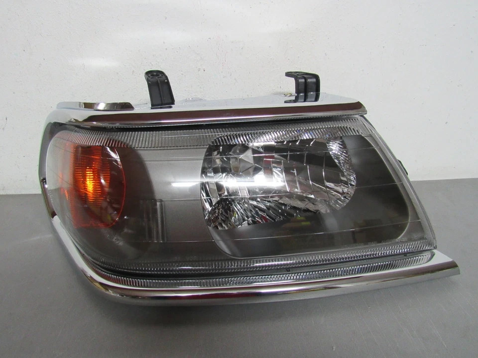 Faro halógeno derecho mitsubishi montero sport 2000 2004 Foto 1 de 4