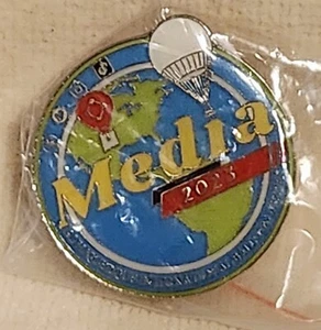 2023 MEDIA ALBUQUERQUE INTERNATIONAL BALLON FIESTA BALLOON PIN - Picture 1 of 2