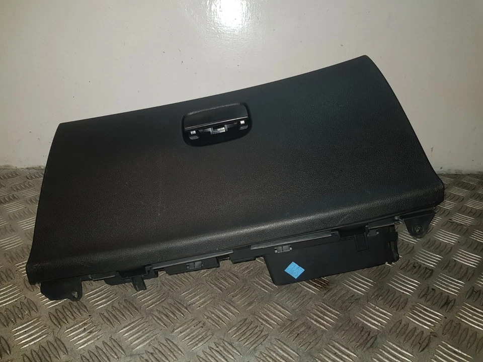 PEUGEOT RCZ GT GLOVE BOX COMPARTMENT 9661216077 2DR COUPE KUAC BLACK 2012  - Image 1 of 4