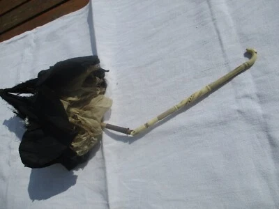 Petite ombrelle soie os ancienne (XIXe, Napoléon 3) manche pliable à restaurer - Photo 1/4