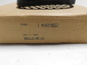 10219552 1994-96 PONTIAC TRANS SPORT SMALL GRILLE RIGHT SIDE - Picture 1 of 3