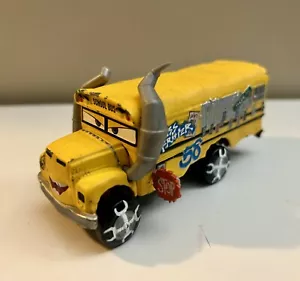 Disney Pixar Cars 3 Miss Fritter Scuolabus Demolizione Derby Diecast Mattel - Foto 1 di 5