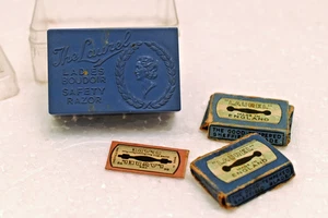 Vintage Laurel Safety Razor Set with 13 Sheffield Blades Made in England Collect - Picture 1 of 13