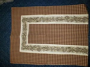 The Country House Collection 36" Berry Vine Table Runner (13x36") - Picture 1 of 2