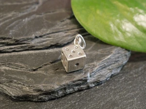 835 Colgante Plata Cubo Cuadrado Suerte Juego Charivari Pulsera Mendicidad - Imagen 1 de 12