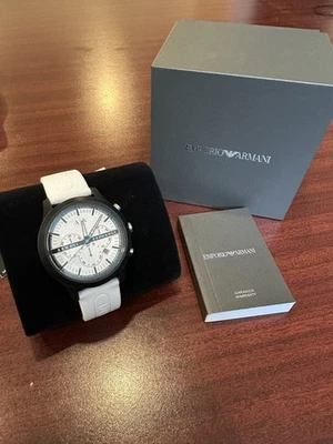 Reloj AX Armani Exchange Hombre Cronógrafo Banda Silicona Blanca (Modelo: AX2435) Foto 1 de 4