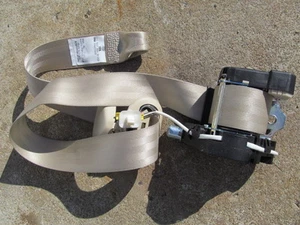 2004-05-06-07-08-09-10 VW Beetle sedan right Front Seat Belt Retractor - Bild 1 von 2