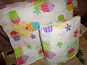 JUEGO DE EDREDÓN DOBLE LUNARES CUPCAKES AMARILLOS AQUA GREEN PARA NIÑOS DE LA EMPRESA (2 PIEZAS) - Imagen 1 de 10