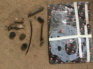 Suzuki GT750 GT 750J Various Bits Gear Lever Tank Rubber Part Gasket Set Bracket - Picture 1 of 11