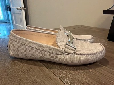 Mocasines de conducción Tod's Gommino gris de cuero granulado para mujer EU 36 US 6 Italia Foto 1 de 4
