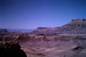 35mm Colour Slide- Lost world Area Utah 1966 USA - Picture 1 of 1