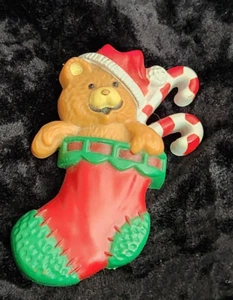 Spilla orsacchiotto Hallmark 1985 calza di Natale canna di caramelle plastica vintage - Foto 1 di 4