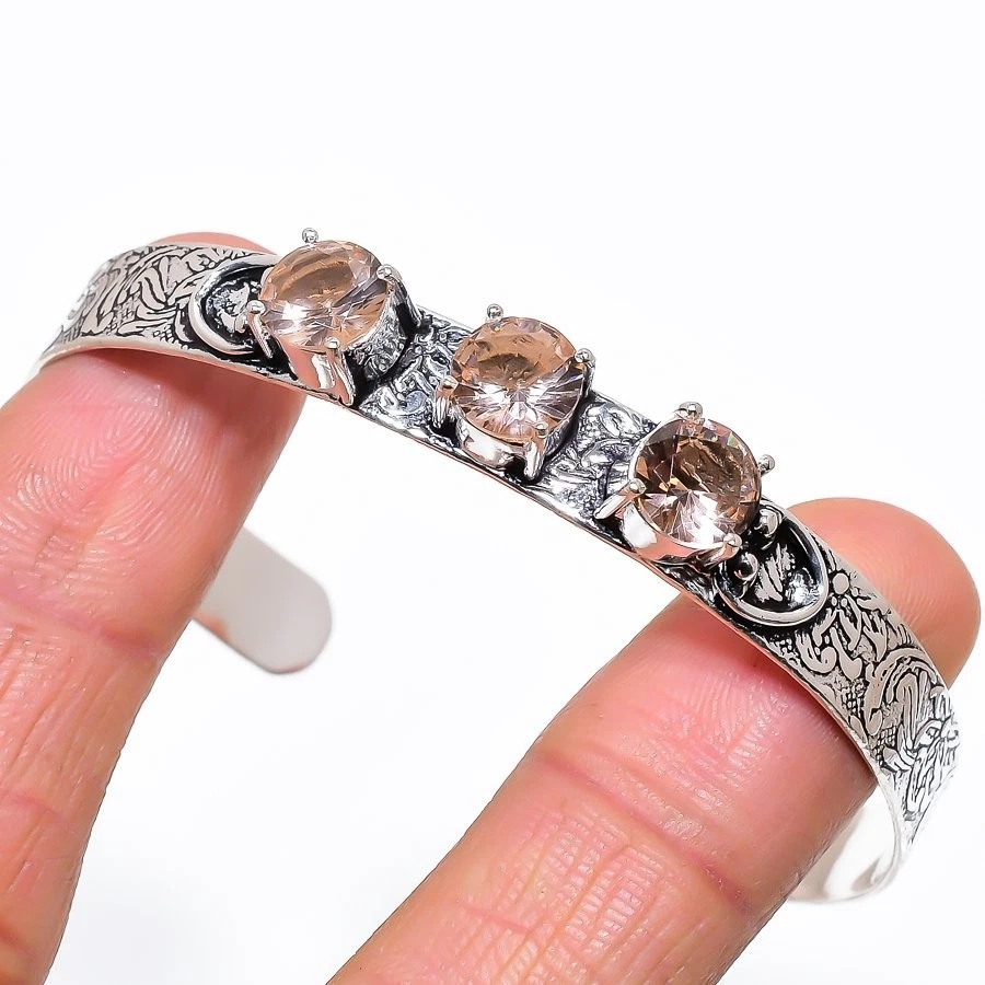 Brazalete ajustable de plata de ley 925 hecha a mano con piedras preciosas de morganita melocotón Foto 1 de 1