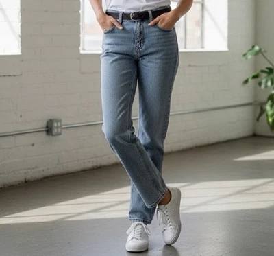 Levi's Women’s Jeans Low Pro Straight Size 26 “vintage  Inspired” No Stretch - Image 1 of 4