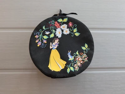 Bolsa de cosméticos redonda caprichosa Vera Bradley Blancanieves de los parques de Disney Foto 1 de 4
