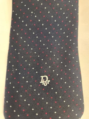 Corbata vintage con logotipo Christian Dior de polietileno/seda para hombre base azul marino con puntos rojos y blancos Foto 1 de 4