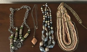 Mixed Lot of 4 Costume Jewelry Necklaces - Picture 1 of 21