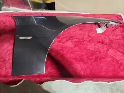 Cubierta del panel del guardabarros del lado derecho del pasajero OEM BMW E90 330i 2006 Foto 1 de 4