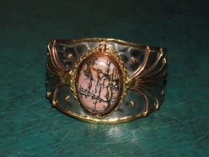 NATURAL RHODONDITE STONE CUFF BRACELET SILVER & GOLD TONE Vtg 8" - Picture 1 of 5
