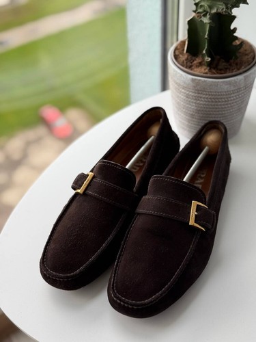 Scarpe da guida mocassini Prada marrone scamosciato fibbia oro prezzo consigliato 850 $ taglia 44 EU 11 US